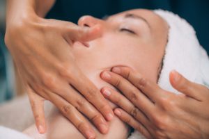 Massage facial japonais, Douvaine