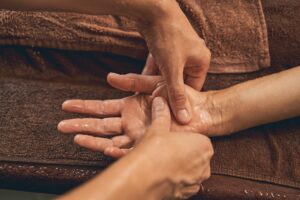Massage ayurvédique, douvaine, source de bien etre