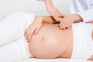 Massage de la femme enceinte, douvaine, source de bien-être