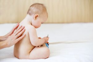Massage du bébé Douaine Source de bien être